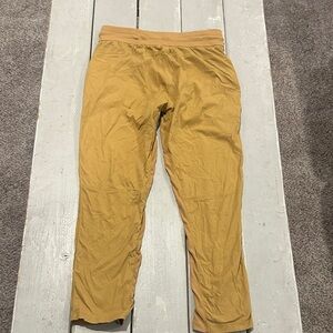 Lululemon Beyond the Studio Pant Slim sz 8 EXCELLENT
Gold Buff